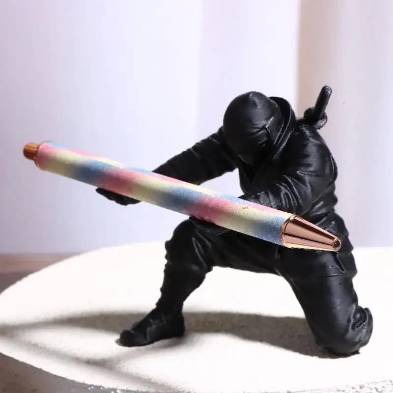 Portapenne Ninjastyle, ornamenti da scrivania creativi e alla moda, scatola portaoggetti per cancelleria, regalo ideale per studenti e personale d'ufficio