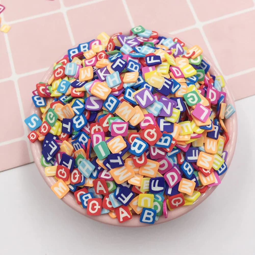 50 g/lotto 5 millimetri Piazza Lettere Fetta Polymer Clay Spruzza per Artigianato Arti Del Chiodo di DIY Della Decorazione Slime Fango Di Cristallo Materiale klei