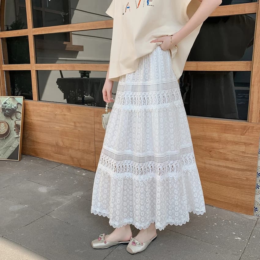 Gonna Midi Bianca con Ricami Elaborati e Orlo Traforato, Linea ad A, Vita Elastica, Gonna Lunga a Campana in Fibra di Poliestere per Donna