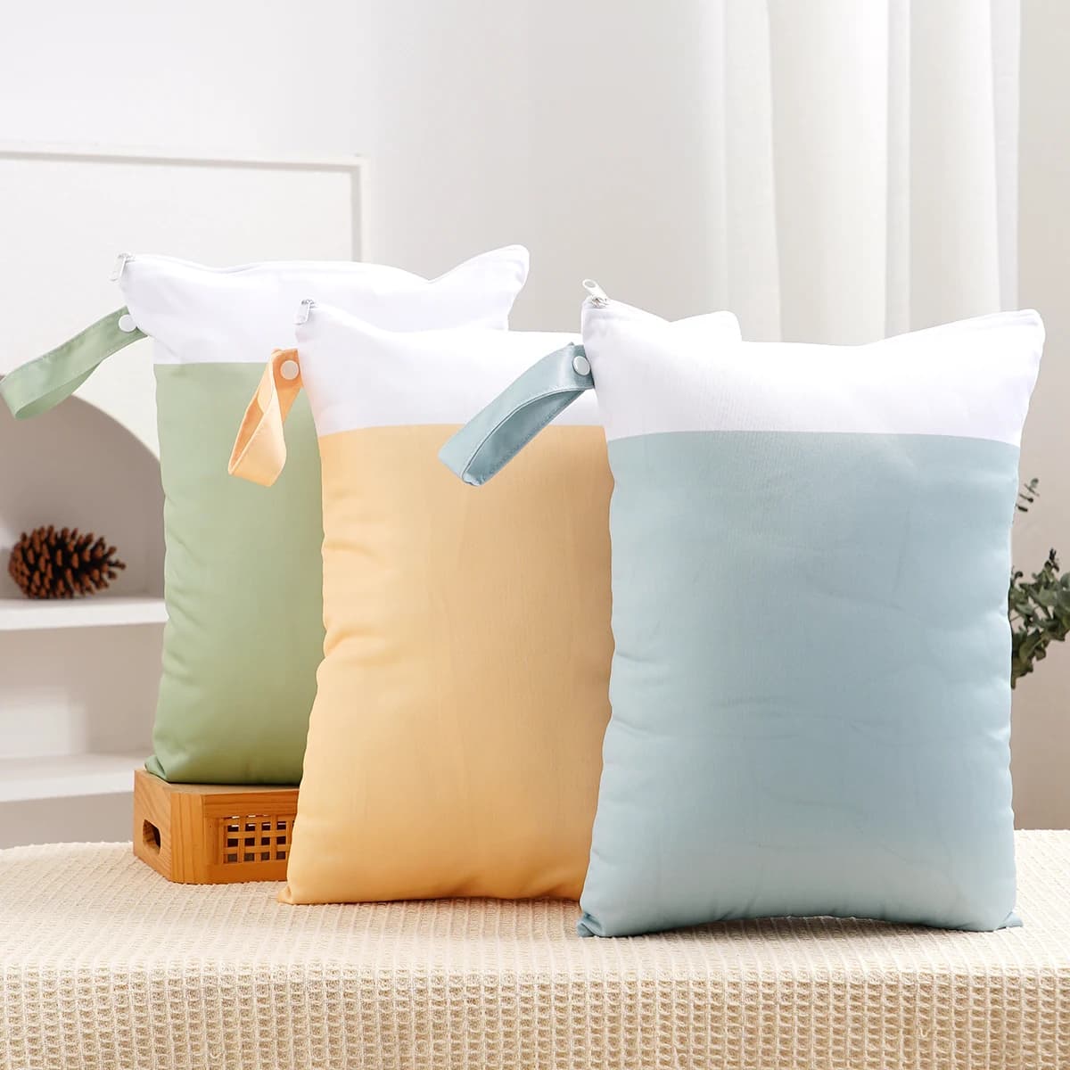 100% Polyester Wet Bag for Baby Diapers 30x34 cm Wet Bag Color Blocks Wet Bag Waterproof Reusable Storage Bag for Bathroom Costumes