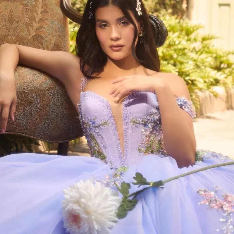 Abito Quinceanera viola lavanda con decalcomania del fiore di cristallo con spalle scoperte Coda lunga con fiocco abiti da 15 Quinceanera Personalizza