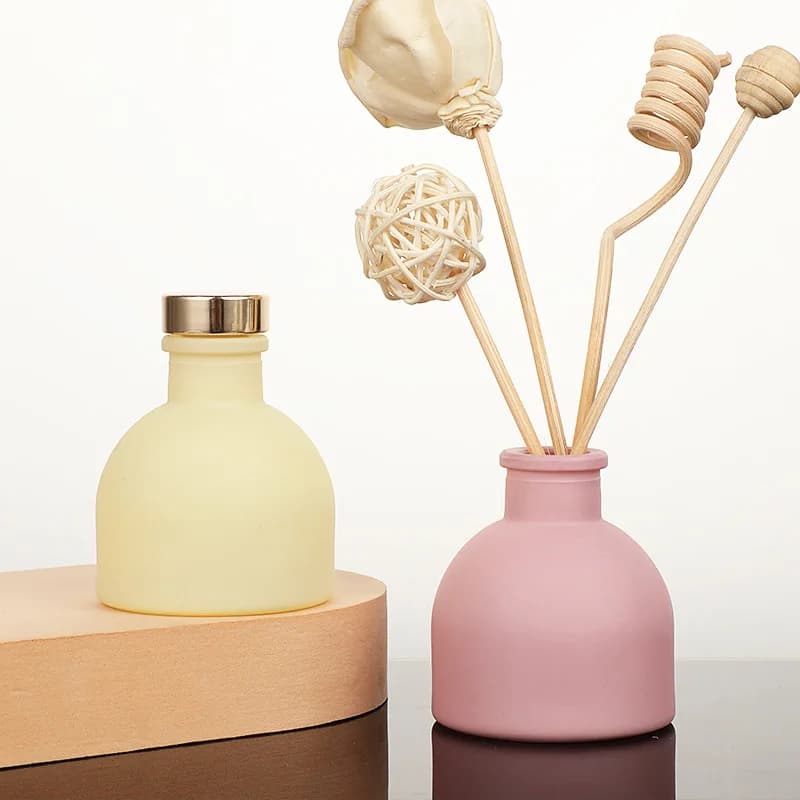 1pc 50ml Bottiglie vuote per diffusore di aromaterapia rosa/bianco/giallo/nero Bottiglie di vetro per diffusore di canna per set regalo di olio profumato per la casa
