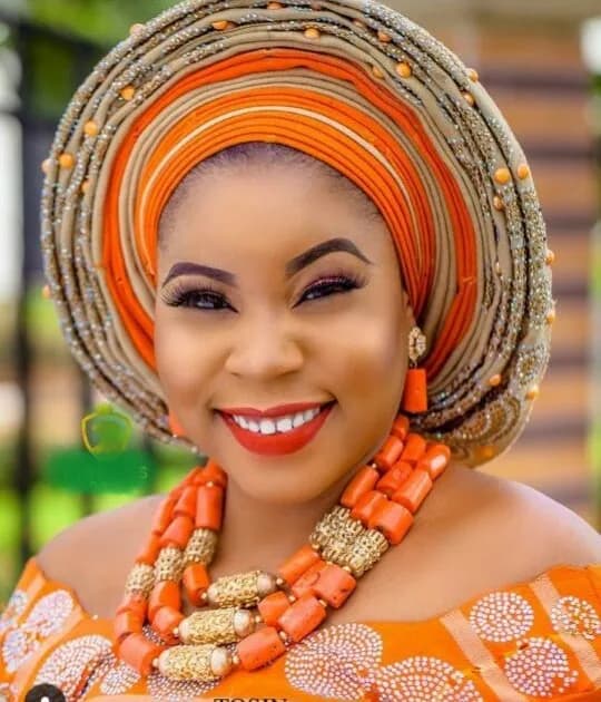 Nuovo set di gioielli da sposa africani con grandi perle di corallo originali da 26 pollici, set di collane da sposa indiane a doppio strato con corallo naturale ABG190