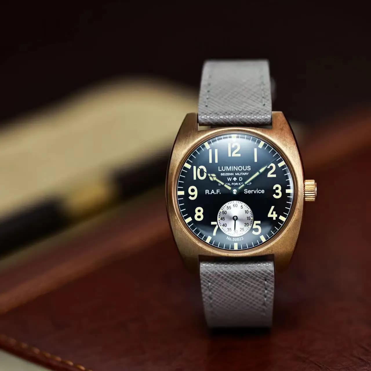 All crates for bronze watches are out stock Field watch Pilot with retro arrow from man manual winding mechanic Luminoso Merkur