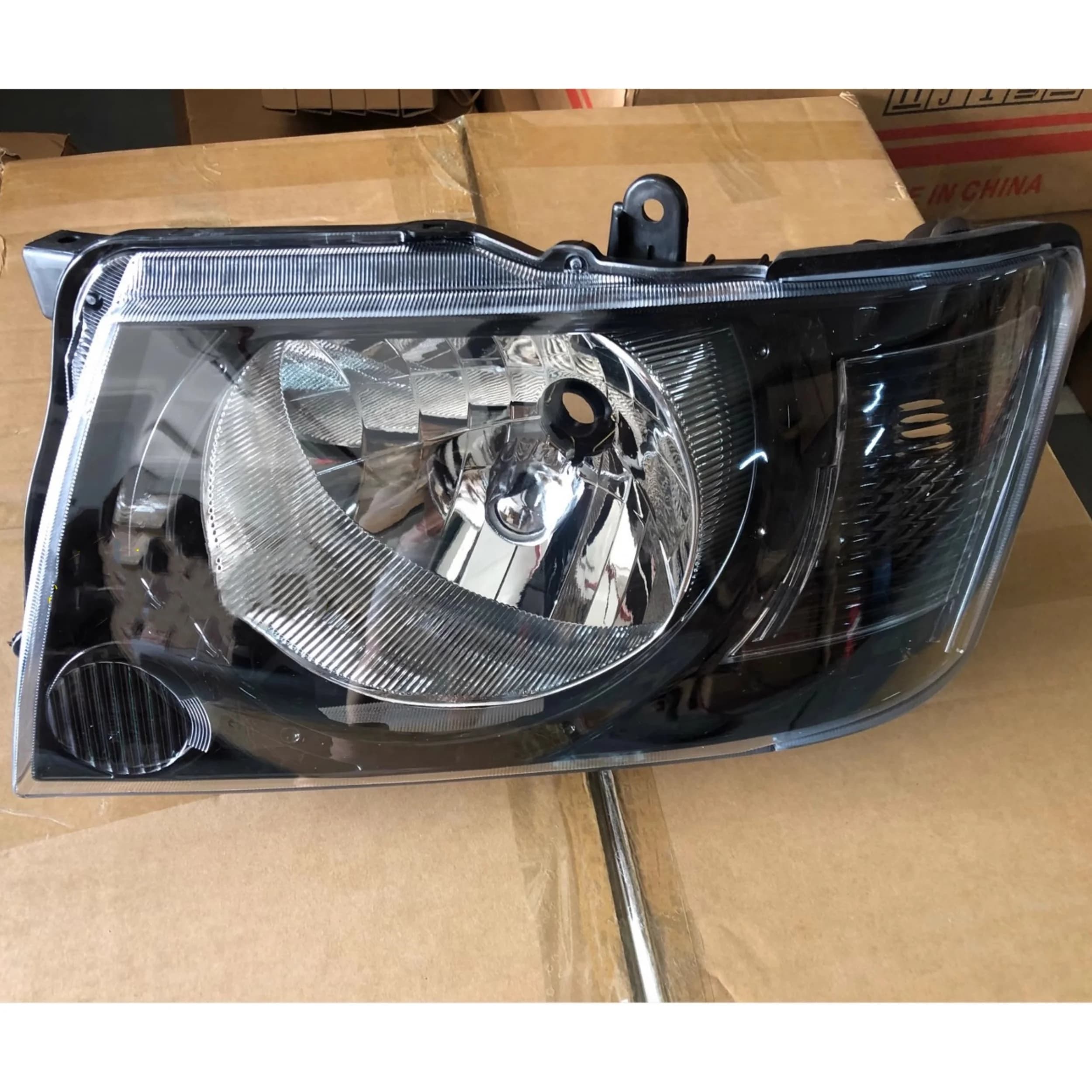1 pair of headlights for Nissan Patrol Y61 2004-2006 Front light integrated Car accessories