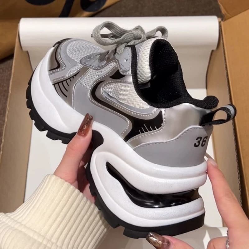 Sneakers moda donna 2024 nuove scarpe da ginnastica Casual da corsa Design scarpe da donna di lusso scarpe da Tennis traspiranti scarpe con plateau