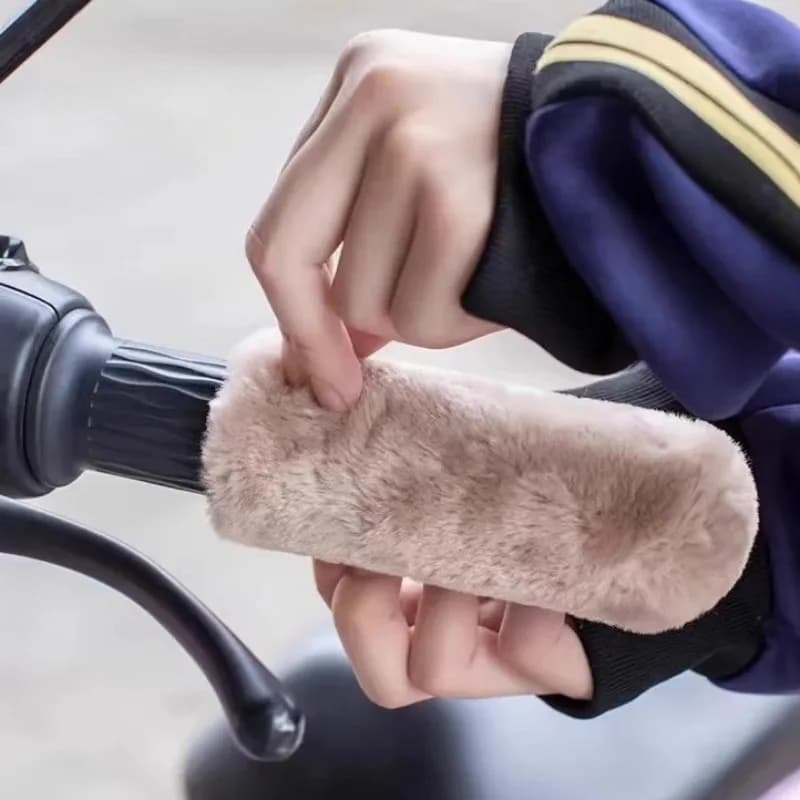 Copri manubrio invernale caldo per moto Scooter elettrico Maniche in peluche antiscivolo Copri impugnatura per moto antivento