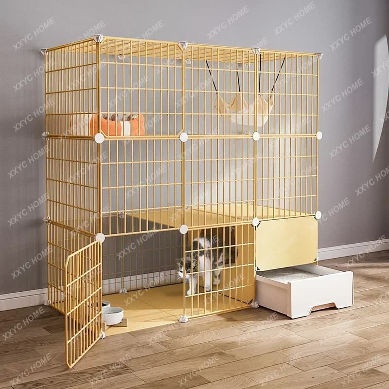 Cuccia per gatti con lettiera integrata, toilette e spazio libero, ideale per interni.