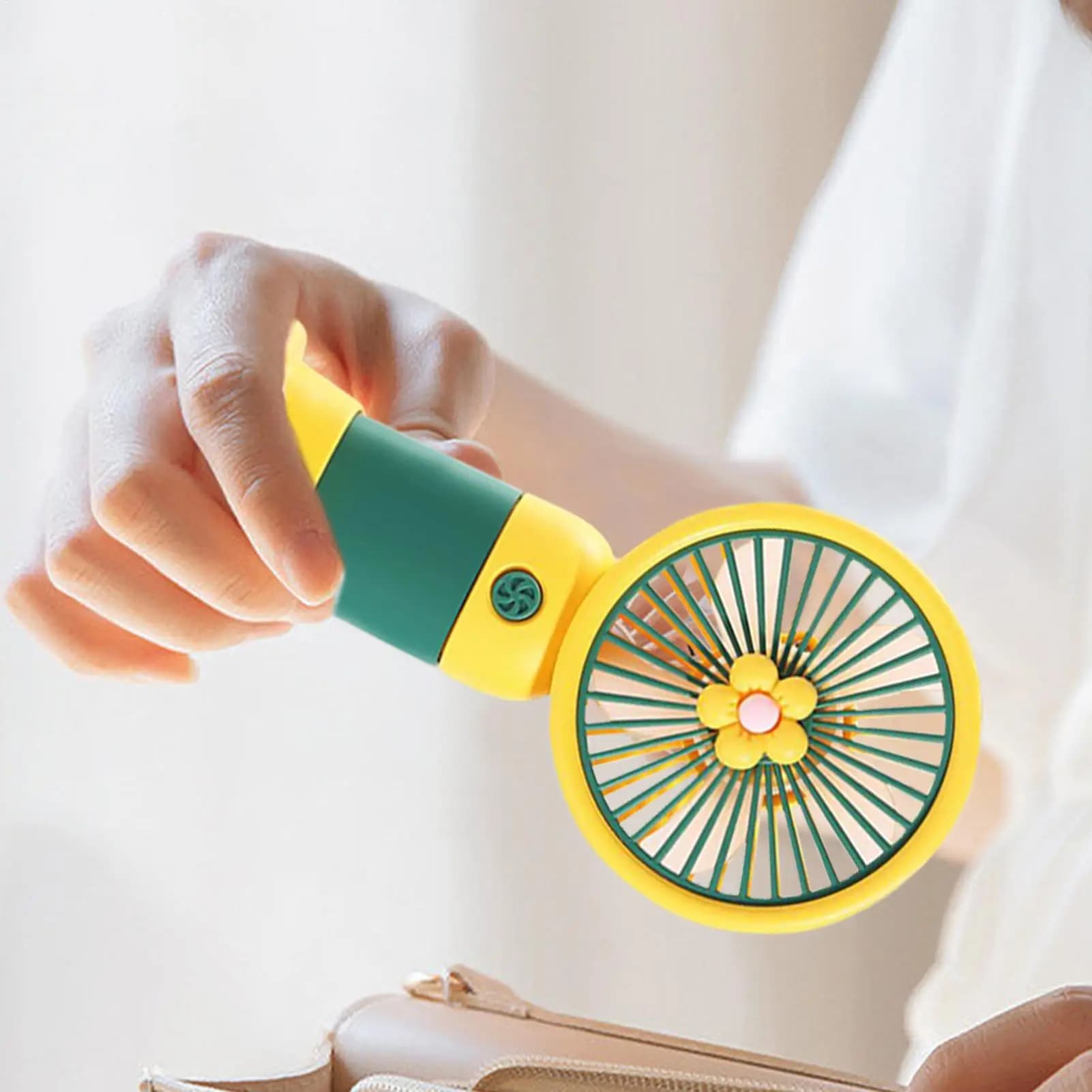 Ventilatore portatile Piccolo ventilatore tascabile Strumento di raffreddamento elettrico silenzioso con vento forte Alimentato tramite USB per cucina da viaggio domestica per interni ed esterni