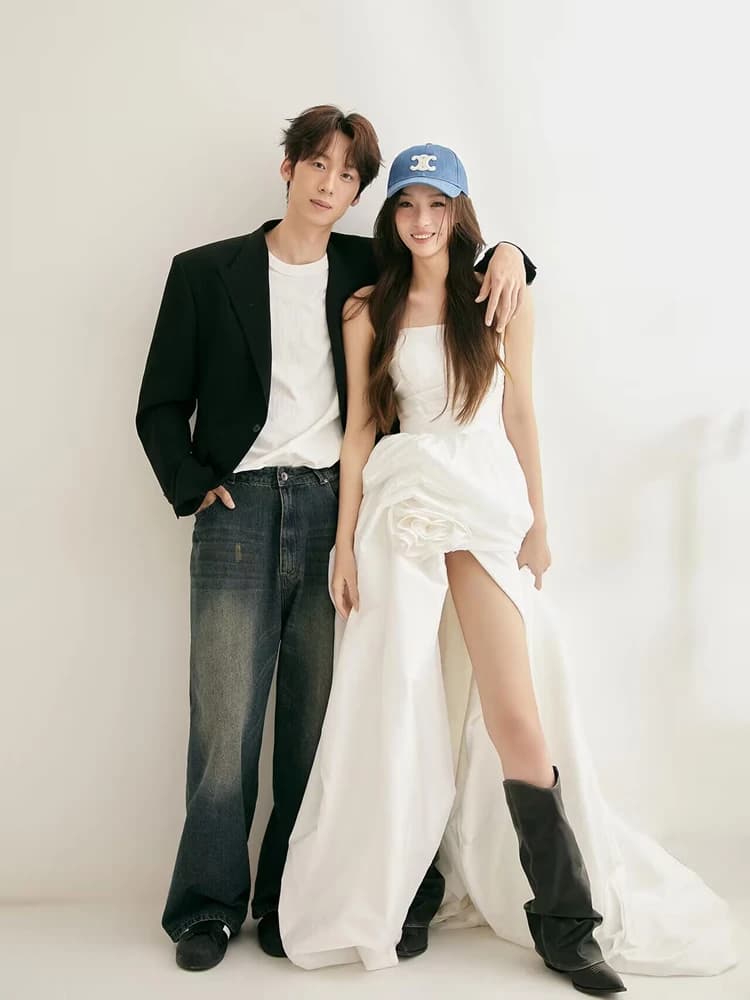 Abito da Sposa alla Moda Stile Street Style, Nuovo Arrivo, Corto Davanti Lungo Dietro con Strascico, Ideale per Servizi Fotografici in Studio