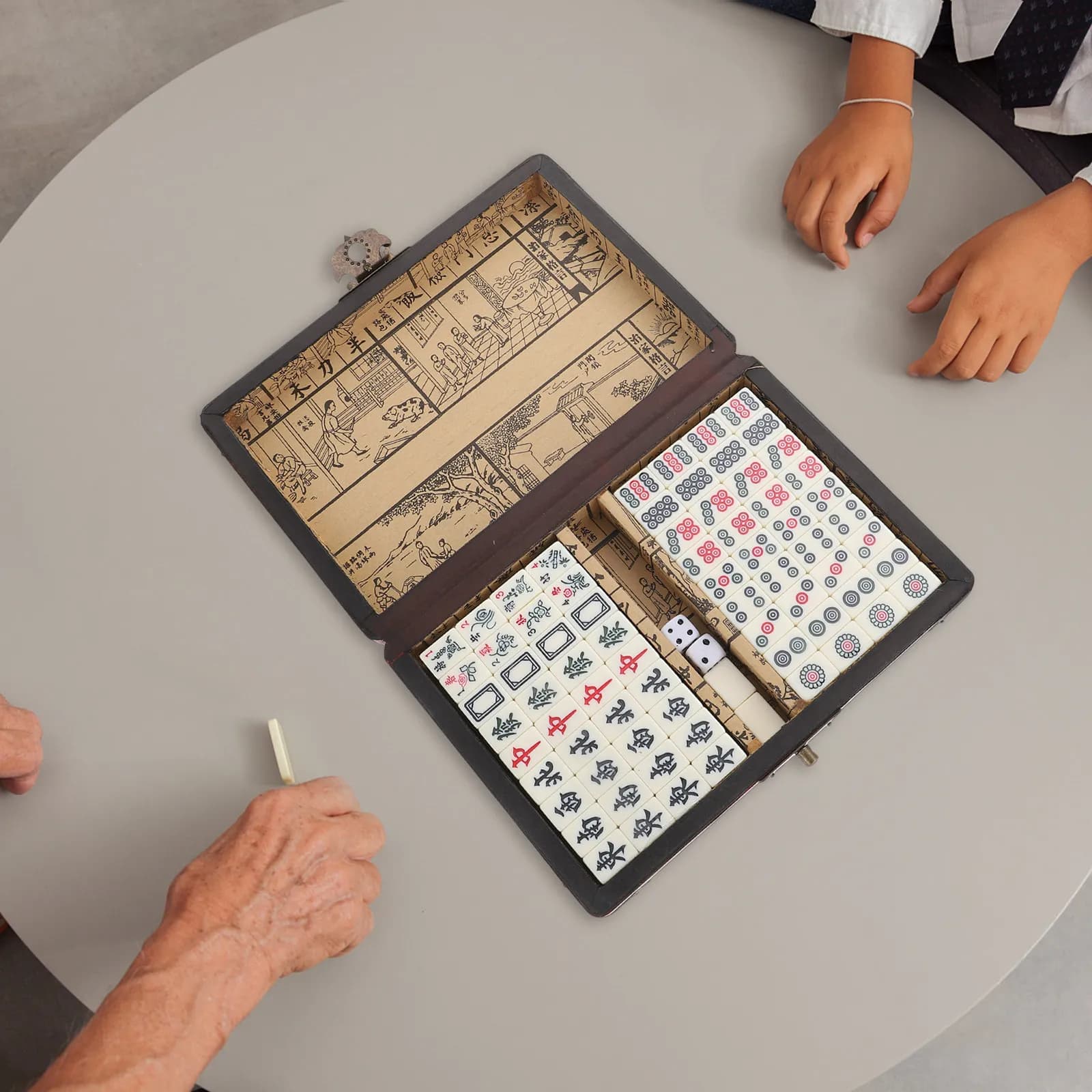 1 set di Mahjong, set di Mahjong numerati cinesi, gioco di piastrelle portatile per viaggi, campeggio, intrattenimento, giocattolo leggero e resistente