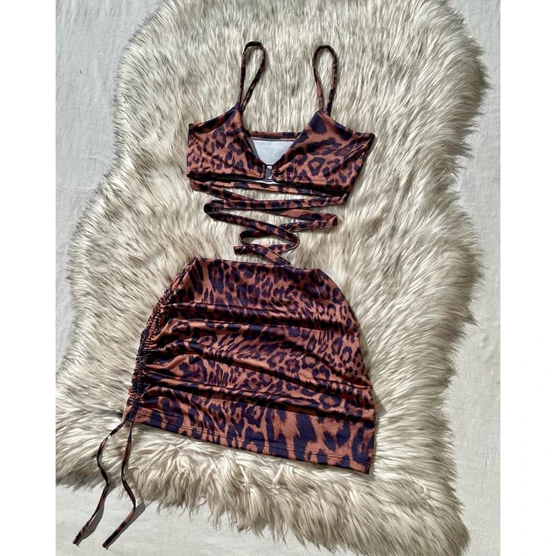 Abito sexy femminile in 2 pezzi Abito estivo con stampa leopardata Top con bretelle con lacci + gonna a fianchi Abito con gonna attillata Costume da discoteca