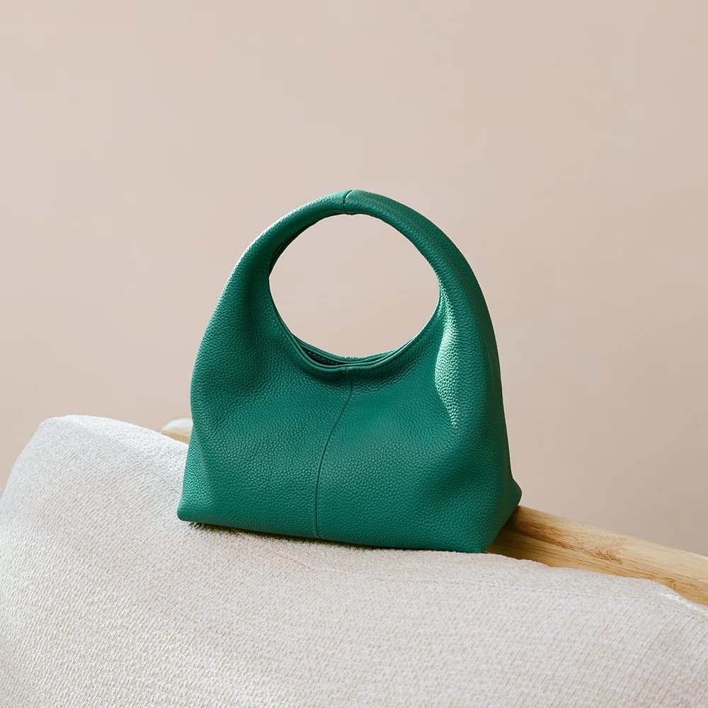 Nuova Borsa Tote in Pelle Martellata 2026 con Manico Rotondo Unico