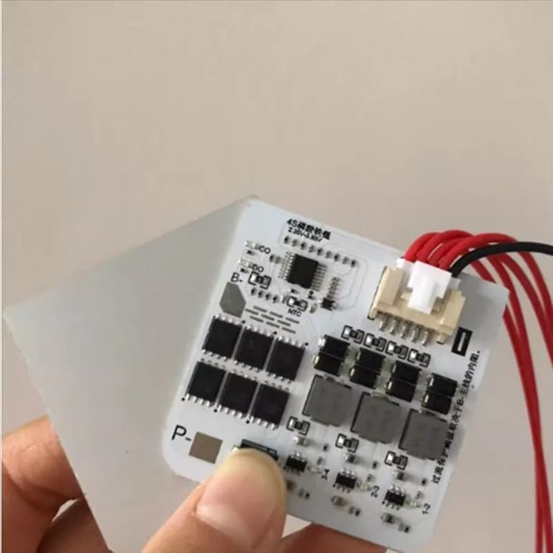 Circuiti di protezione della batteria avanzati Scheda di bilanciamento attivo in plastica Serie 4 induttiva per fosfato di ferro al litio a 4 celle