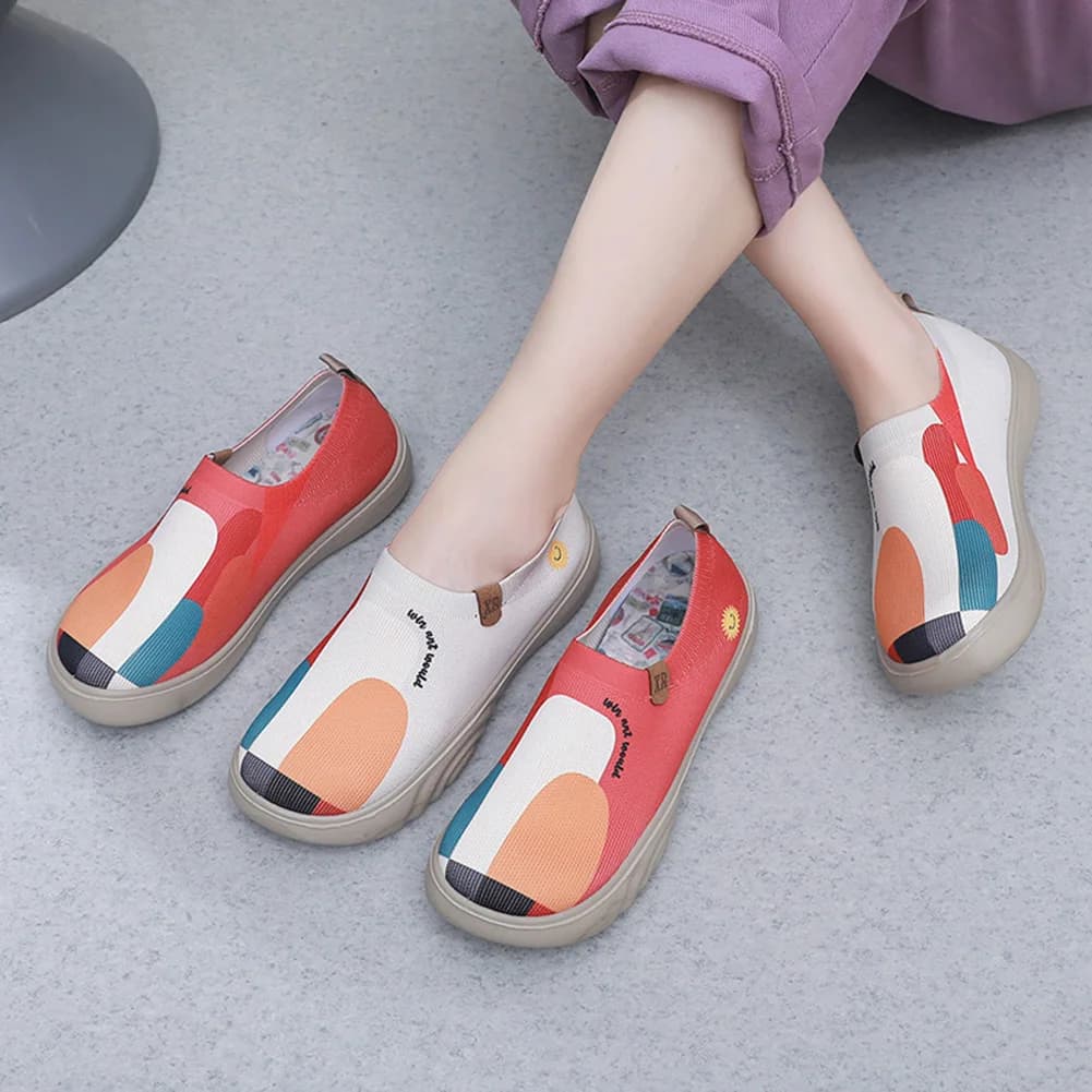 Mocassini dipinti da donna scarpe da ginnastica con punta tonda floreale suola morbida moda traspirante vecchie scarpe di stoffa di pechino scarpe da passeggio Casual