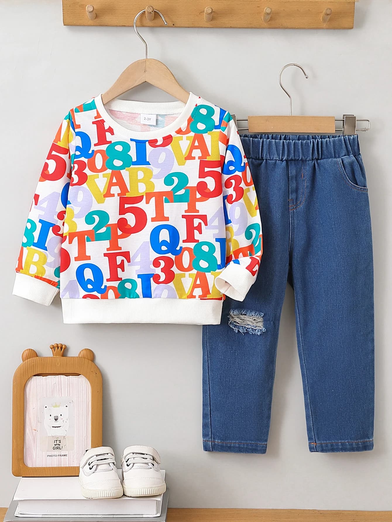 Primavera Autunno Vestito da bambino Felpa con stampa alfabetica Jeans strappati Set Tessuto morbido e delicato sulla pelle Vestiti casual per bambini carini