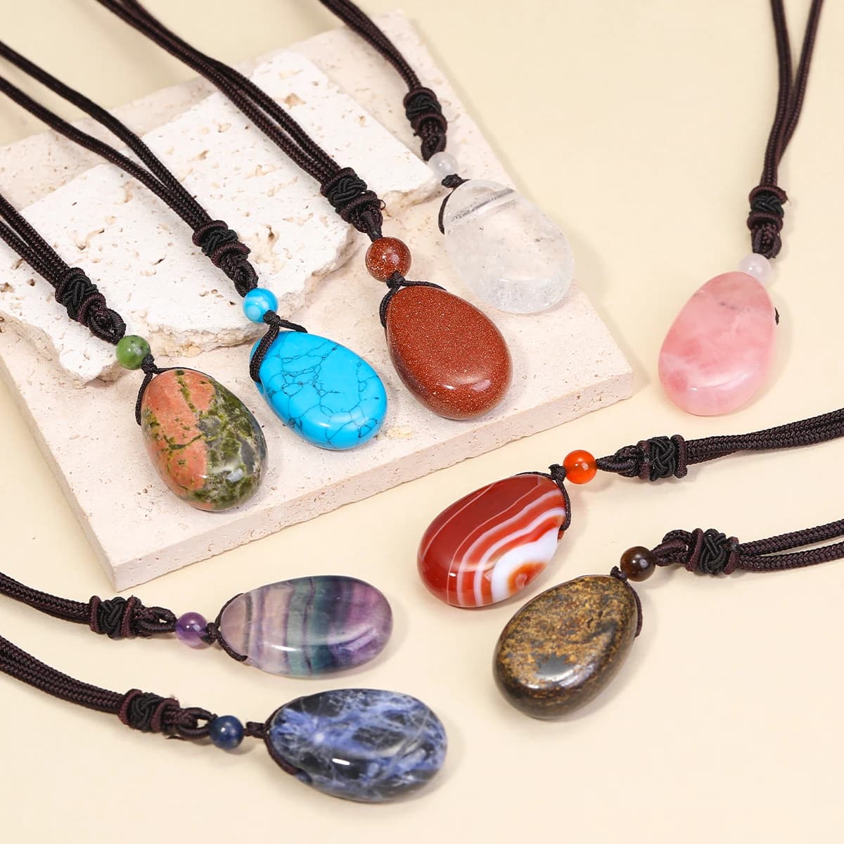Collana con Ciondolo a Goccia d'Acqua Naturale, Semplice e Casual, in Turchese, Ametista, Opale, Ossidiana, con Cordino Regolabile