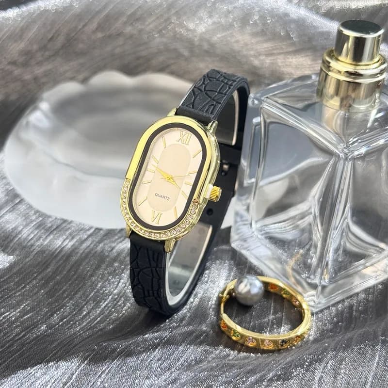 Women's watch with fashionable temperament, oval dial inlaid with luxury diamonds, silicone strap, quartz watches, women's wristwatch, Relogio Feminino