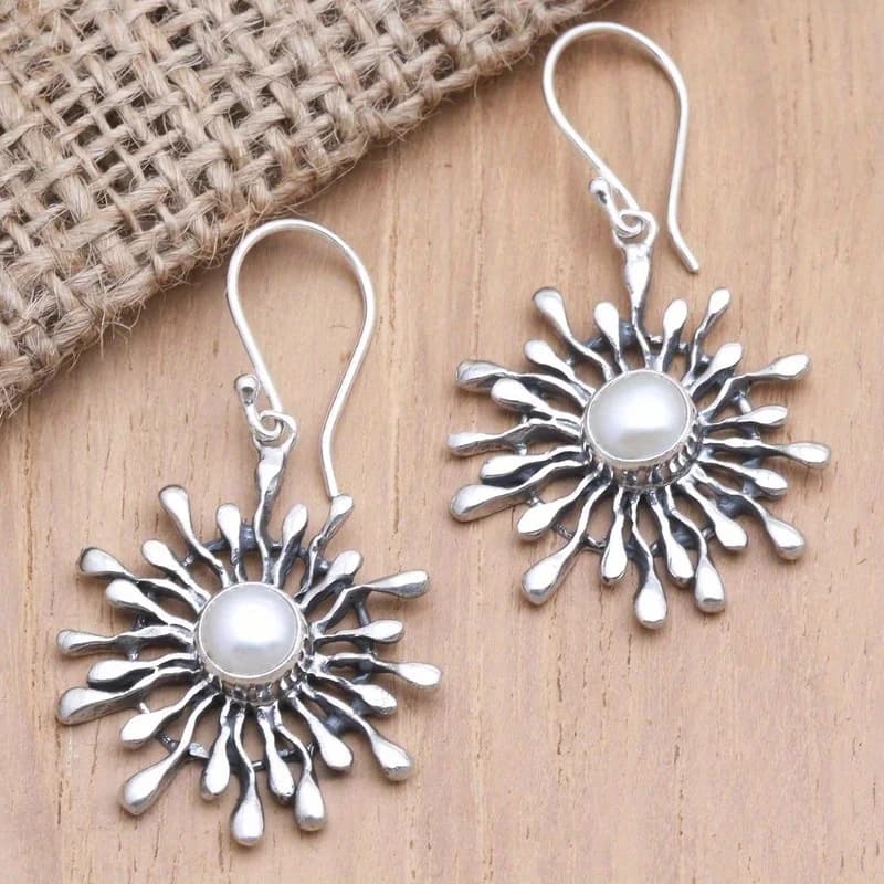 Orecchini Pendenti Vintage alla Moda per Donne, con Perle Imitate, Placcati in Argento, Gioielli Ispirati con Dettagli in Metallo