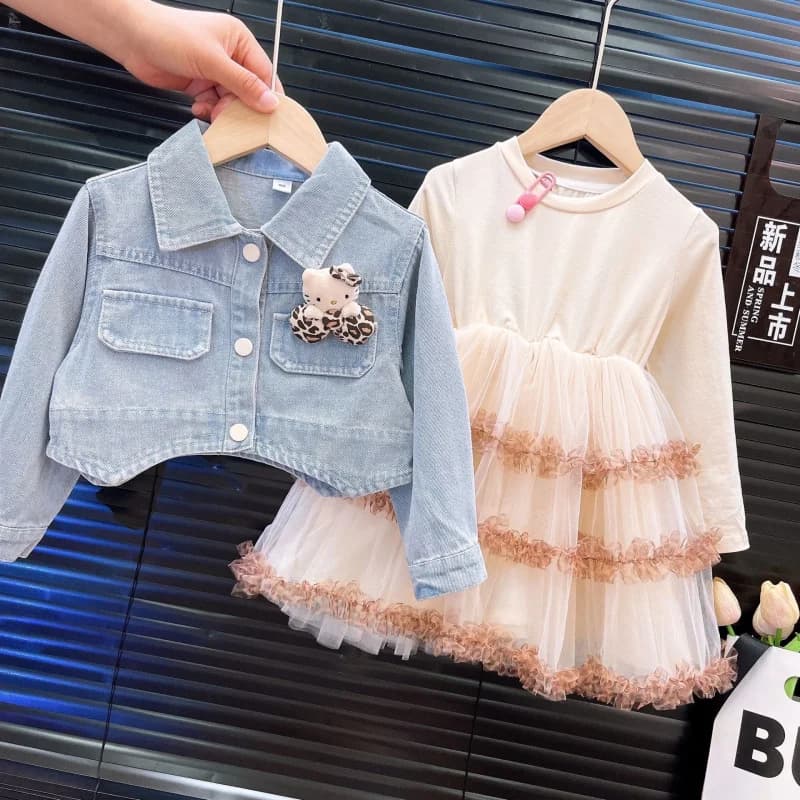 2025Set di vestiti per ragazze autunnali Giacca di jeans alla moda Abito da principessa in rete gonfia con spilla per bambola