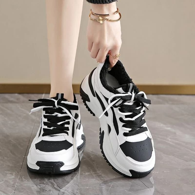 Scarpe da ginnastica robuste foderate in pile caldo per donna 2025 Winter Edition Ins Stile coreano Suola spessa Calore che aumenta Calzature sportive