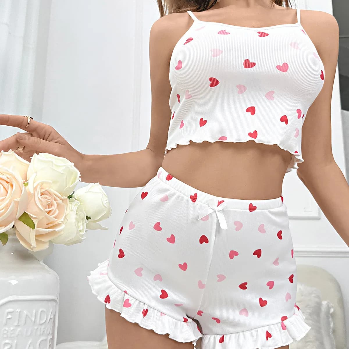 Nuovo set di abbigliamento per la casa con top corto a vita cuore stampato sexy europeo e americano e pantaloncini con volant