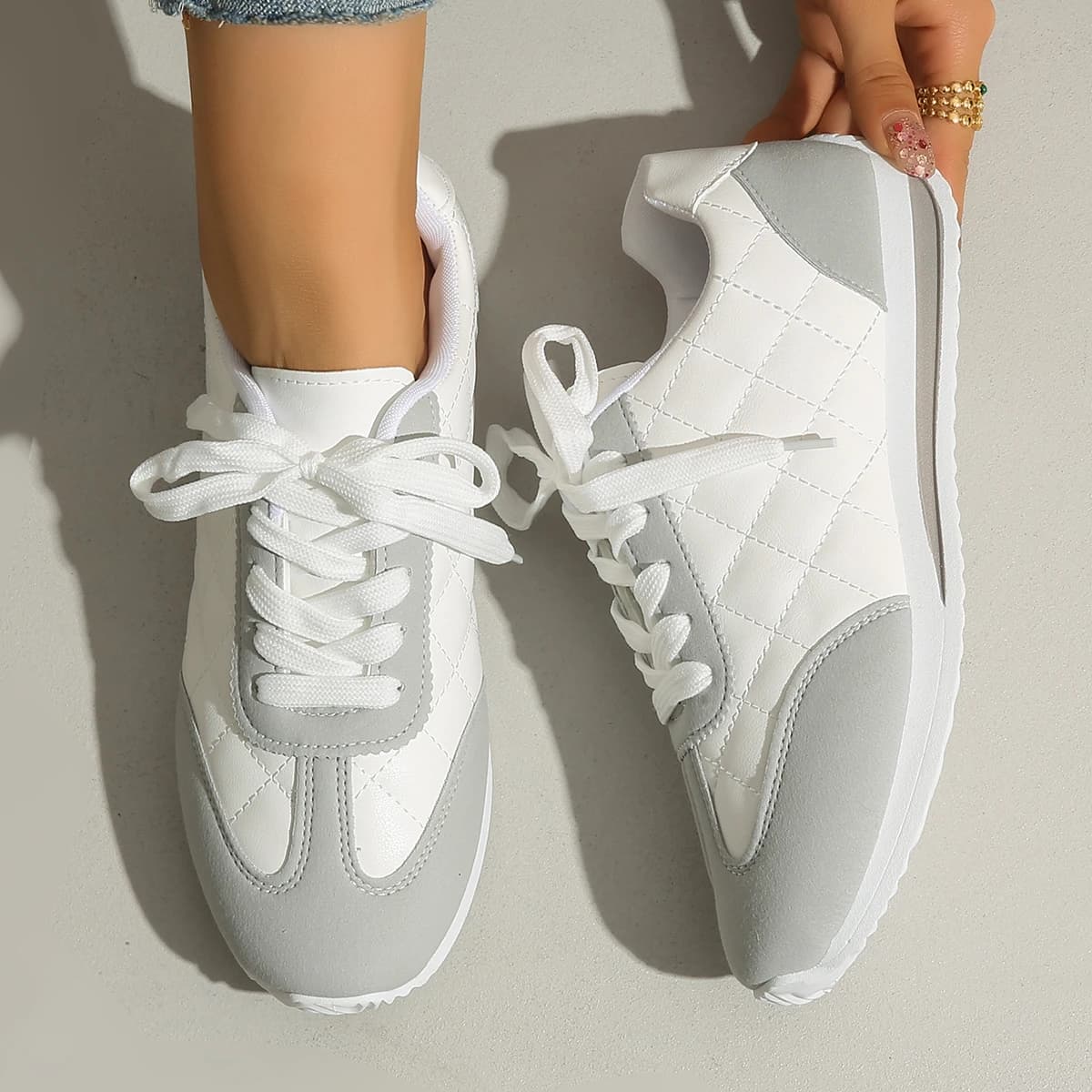 Scarpe da ginnastica causali da donna Scarpe sportive casual leggere e alla moda da donna con motivo a griglia Suola in gomma comoda e versatile