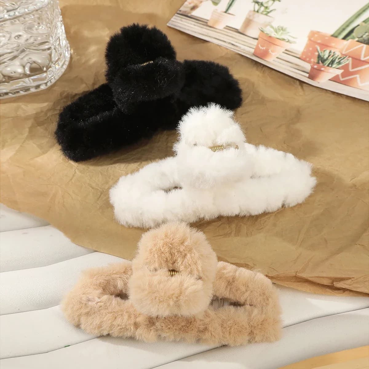 AWAYTR 3PCS Pelliccia Sintetica Artiglio Dei Capelli Clip di Capelli Corea Inverno Clip di Capelli Dolce Indietro Capelli Afferrare Peluche Squalo Clip Accessori Per Capelli Delle Donne