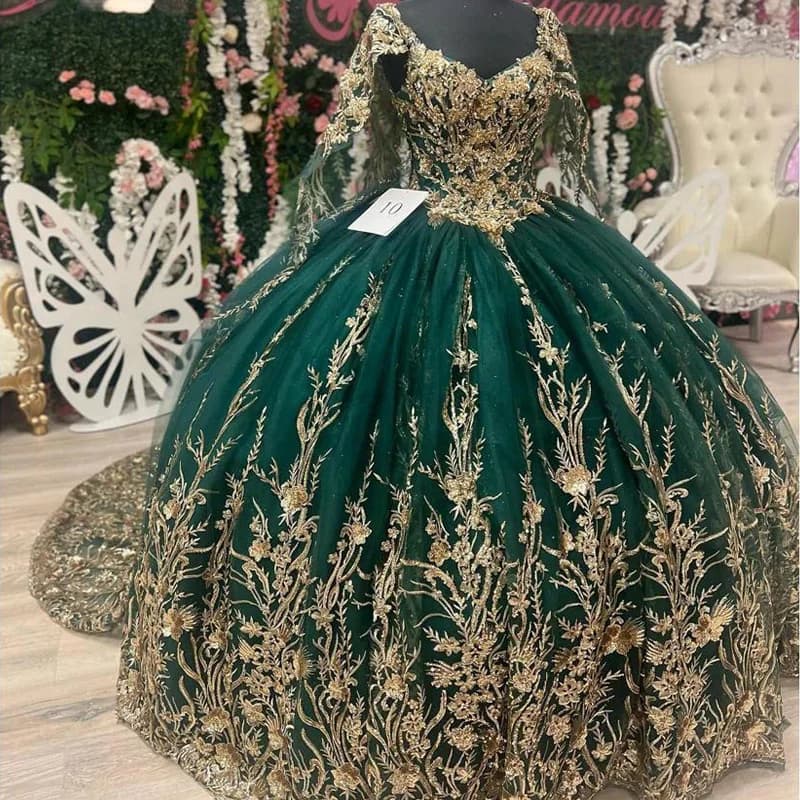 Abito da ballo verde dolce 16 Abito Quinceanera con perline a mantella Applicazioni in oro di cristallo Tull di pizzo Abiti da 15 Anos Lace-Up