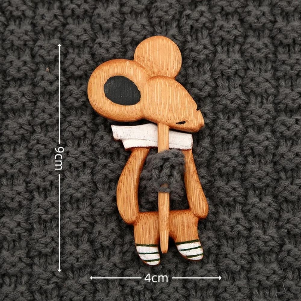 New Hollow Wooden Brooch Cartoon Unisex Design Animal Sweater Pin Mini DIY Scarf Buckle Clothing Accessorres