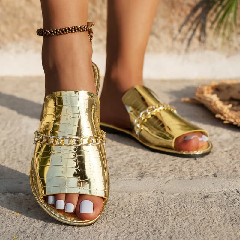 Women's Glitter Gold Slippers Metallic Textured Sandals with Chain Decor, Large Size Open-toed Flip-flops Flat Wedge Sandals