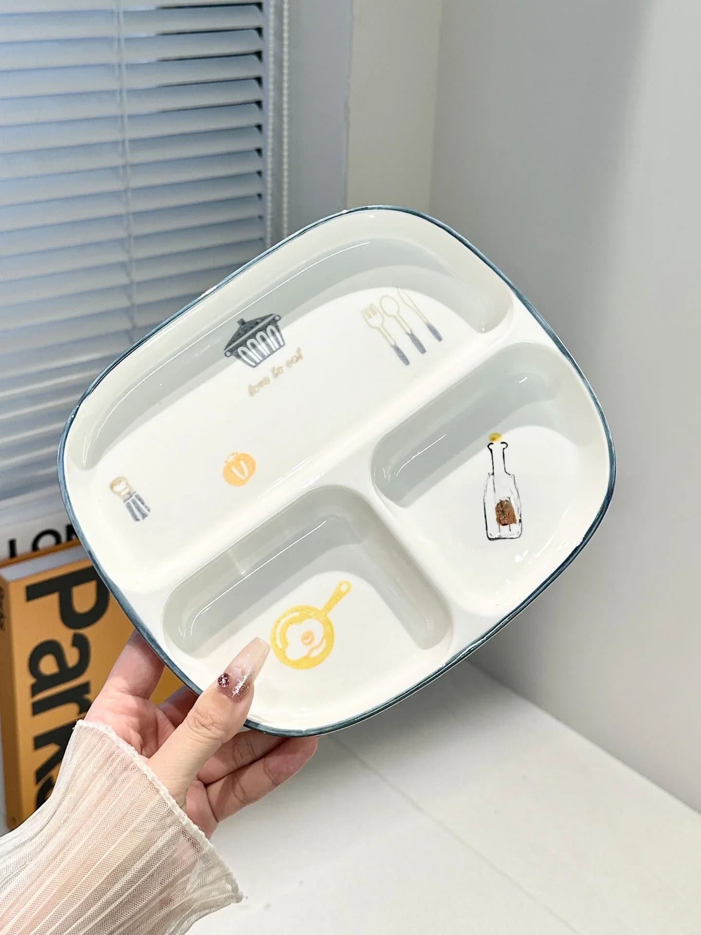 Porcelain Divided Plate for Children and Adults, for Domestic Use, for Quantitative Diet and Weight Loss, for Students