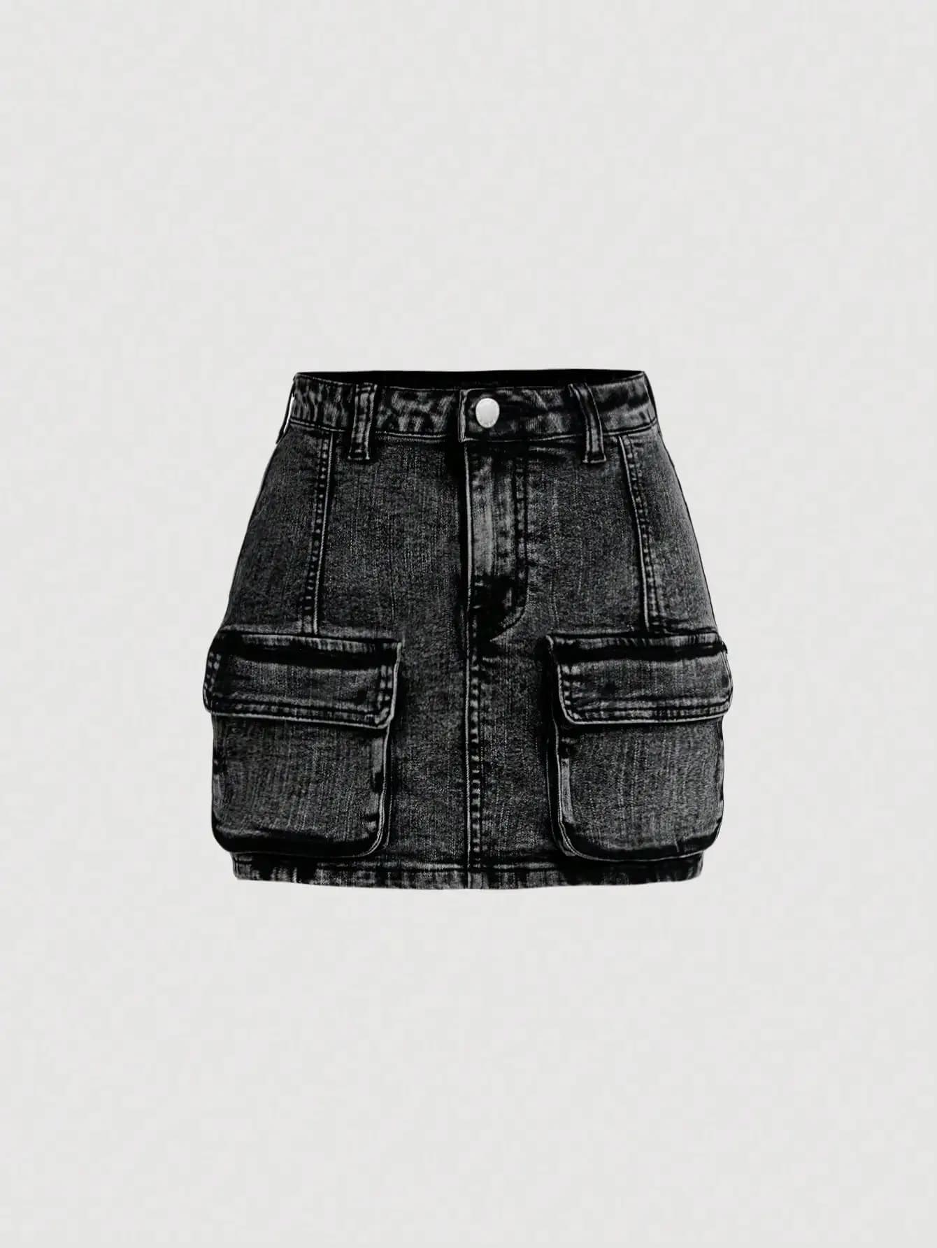 Minigonna in denim nero effetto distressed con tasche utility per adolescenti