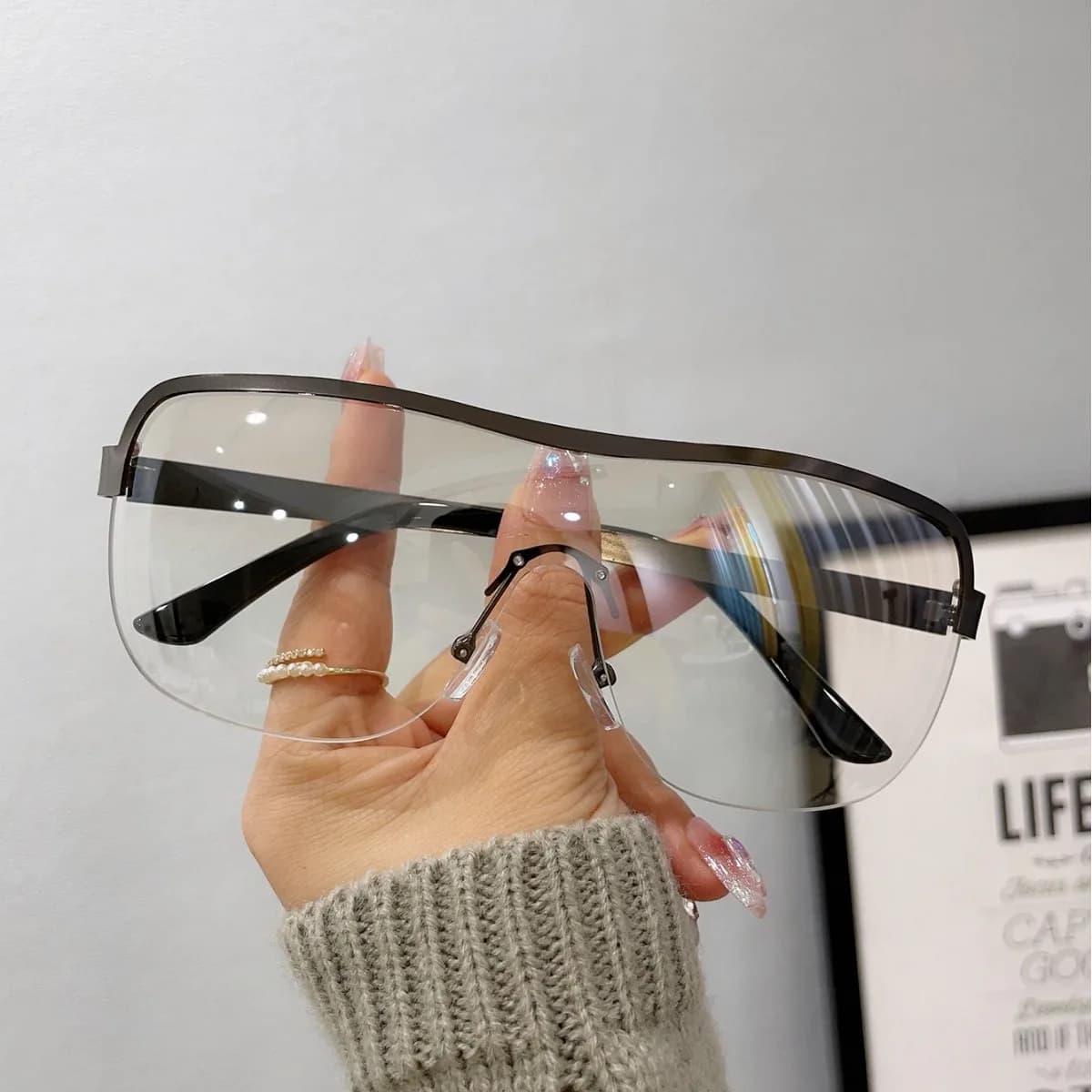 New Round Sunglasses Woman Man Metal Frame Rectangular Sunglasses Women's Glasses Men's Protective Glasses for Male and Female View Glasses