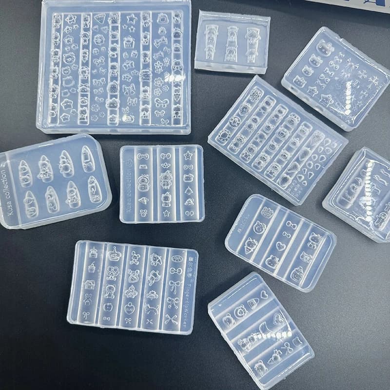 Stampo per unghie 3D Strumenti per unghie in silicone Cartone animato Piccolo pinguino Palloncino Kt Panda Stampi per ciondoli per unghie Accessori per nail art Forniture per unghie