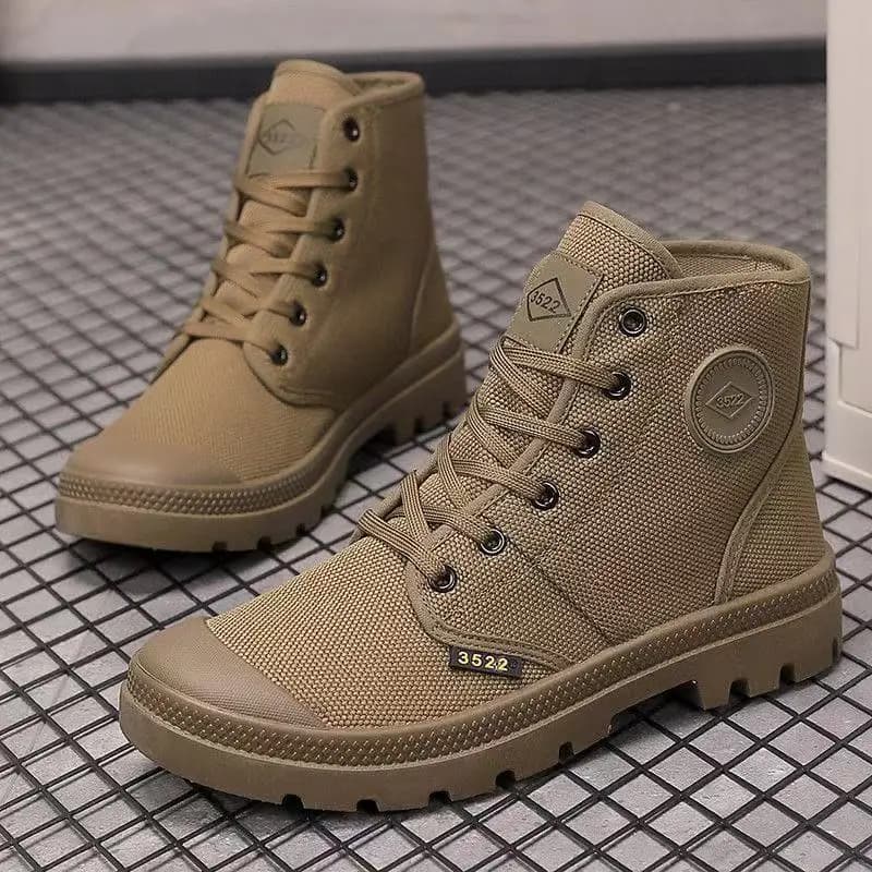 2025 Nuove scarpe alte da uomo Stivali da uomo antiscivolo resistenti all'usura Scarpe da trekking traspiranti Scarpe primaverili e autunnali da uomo