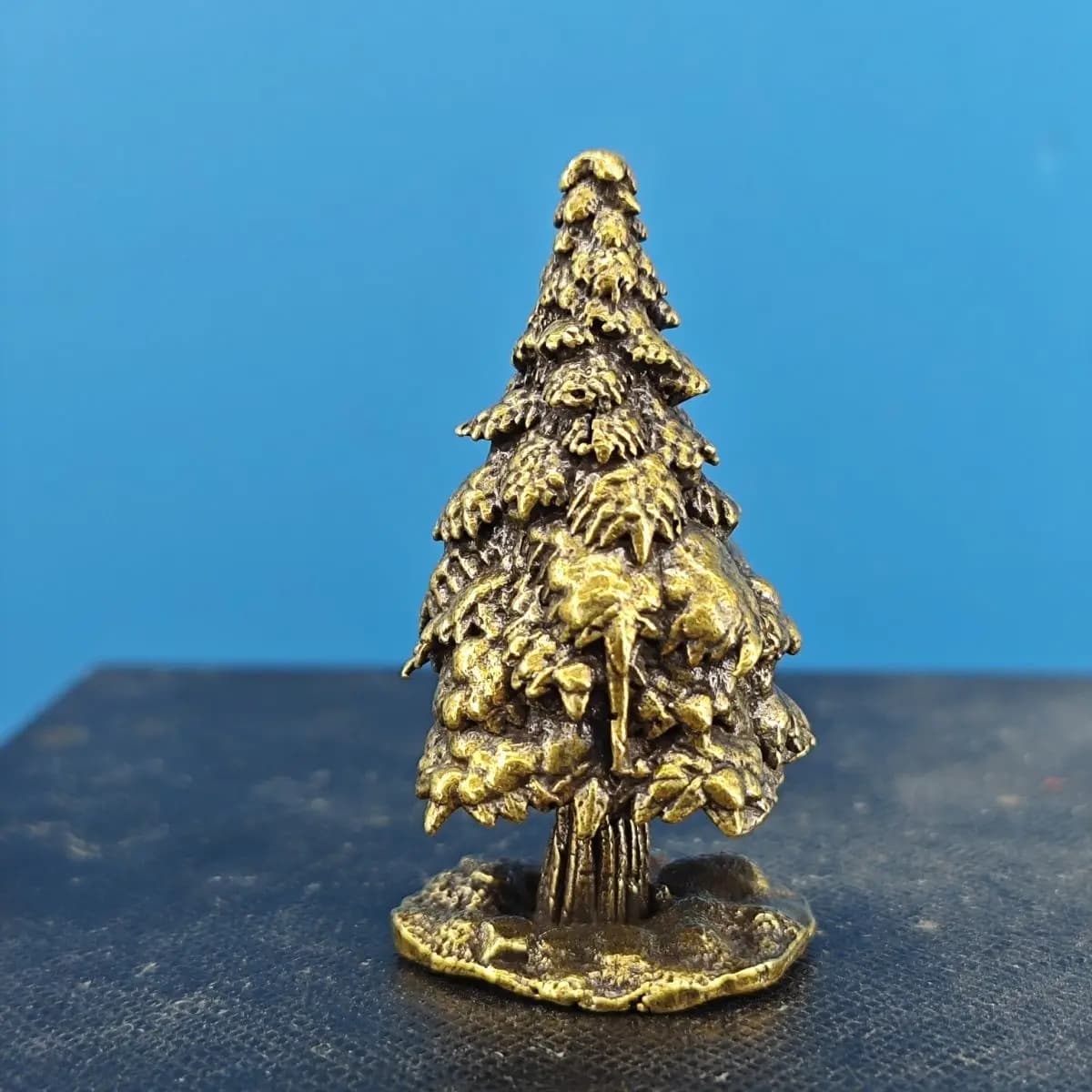 Brass table ornament, mini Christmas tree with snow scene, flogged pagoda, small tree, landscaped ornamental gift with cedar tree