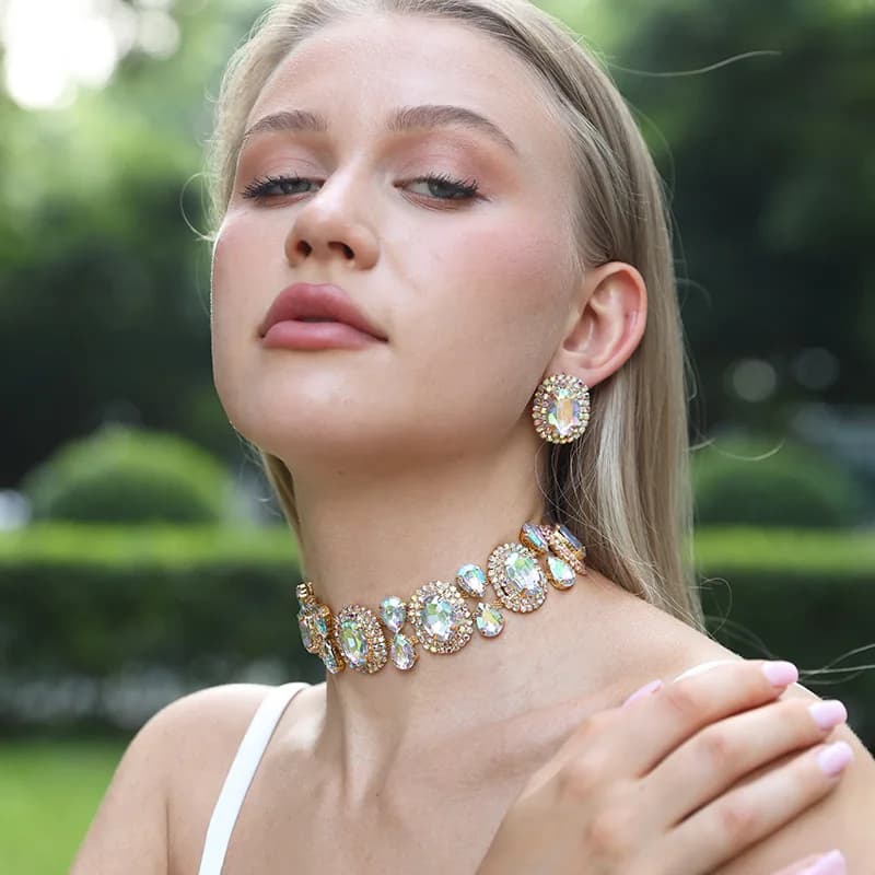 Set di orecchini con collana ovale con strass da sposa, set di gioielli da sposa per damigella d'onore, collana girocollo a T, costume da ballo, set di gioielli colorati