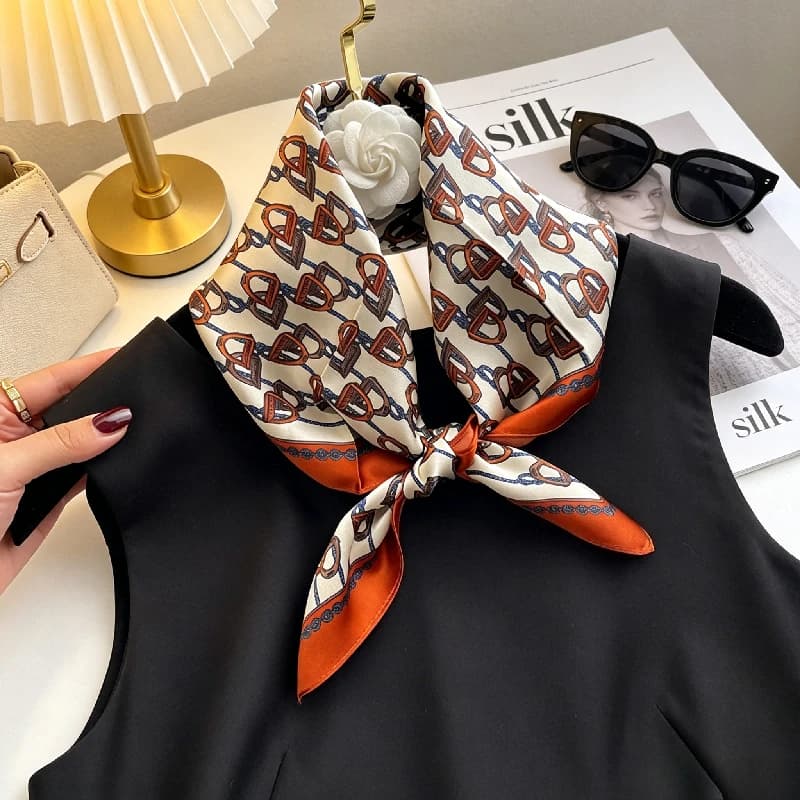 European and American Thin Retro Horseshoe Chain Hemming Universal in All Seasons 53 Silk Mulberry Silk Small Square Scarf Scarf
