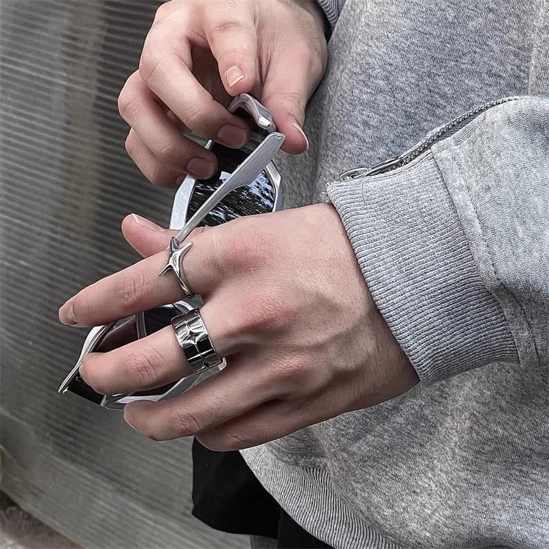 Fashionable titanium steel torque ring with sparkling star light for men and women, accessories stacked in wide edition
