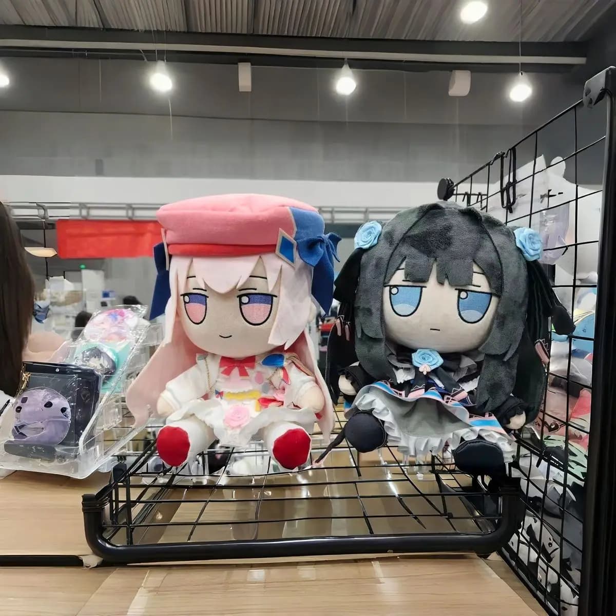 Peluche Anime Arcaea Fumo, Bambola Imbottita in Cotone in Posizione Seduta, Bambola da Vestire, Regalo di Compleanno Carino per Ragazze e Ragazzi