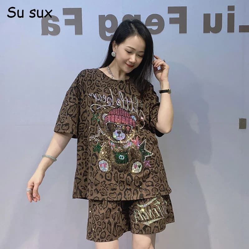 Completo Estivo Donna Leopardato con Orsetto Cartone Animato: T-Shirt a Maniche Corte e Pantaloncini, Set 2 Pezzi Oversize, Abbigliamento Esterno 2026, Per Busto 120cm