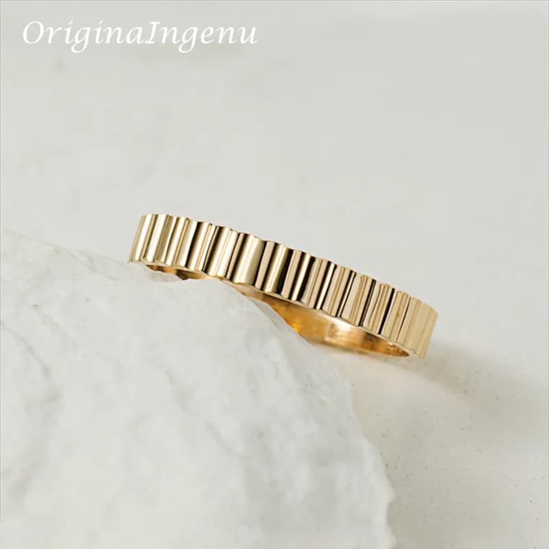 Anello a fascia spessa riempito in oro 14 carati Anello in oro fatto a mano Gioielli minimalisti Gioielli delicati resistenti all'appannamento Anello impermeabile Boho