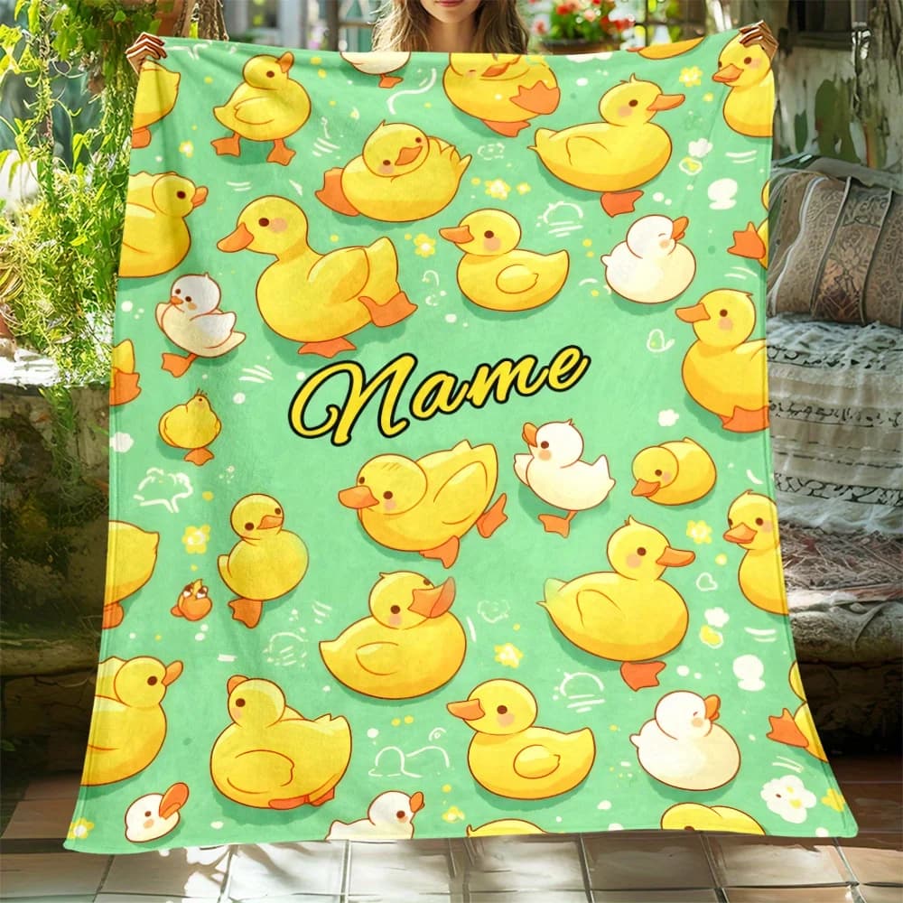 Coperta in flanella con stampa d'anatra con nome personalizzato personalizzato: morbida, leggera e calda, grazioso design di anatra gialla con nuvole e stelle