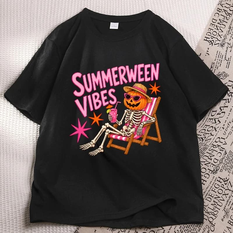 Summerween Vibes T-Shirt Spooky Beach Tee Halloween Summer T Shirt Skeleton Vacation Top Cute Pumkin Graphic T-Shirt