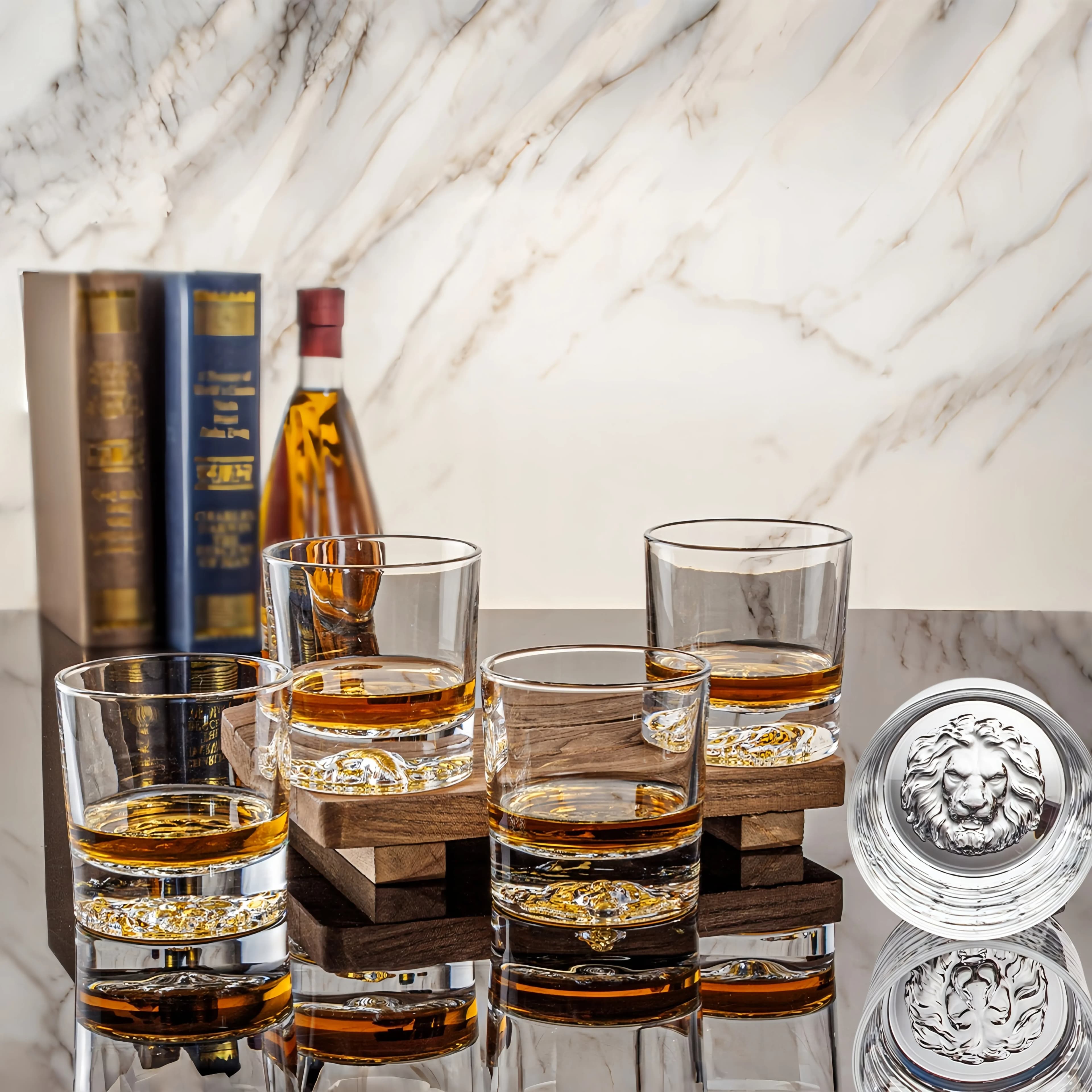 Set di 2-4 Bicchieri da Whisky 300ml con Fondo Spesso, Motivo Leone in Rilievo 3D, Eleganti Bicchieri da Vino, Regalo per Uomini e Padri