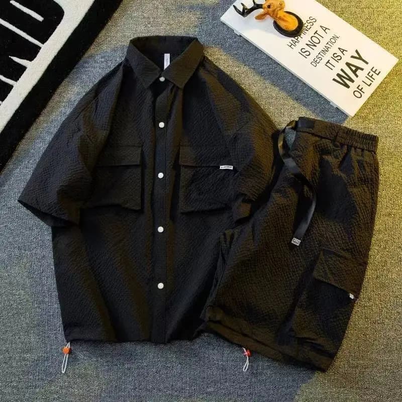 Set da uomo semplice Camicie nere Pantaloncini Abiti da uomo Cool Outdoor 2025 Trend Luxury Essential Basic Kpop Baggy Set da due pezzi coreano