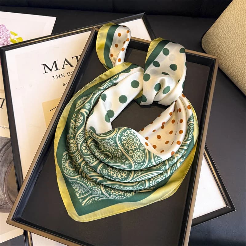 Sciarpa Bandana Hijab in Seta Stampata, Foulard, Fascia per Capelli, Accessori di Lusso Femminili di Marca