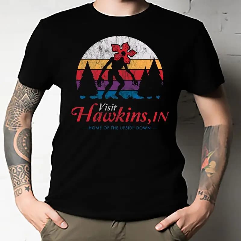 Fan di fantascienza o cultura pop con un senso unico di stile T-shirt classica di tutte le dimensioni