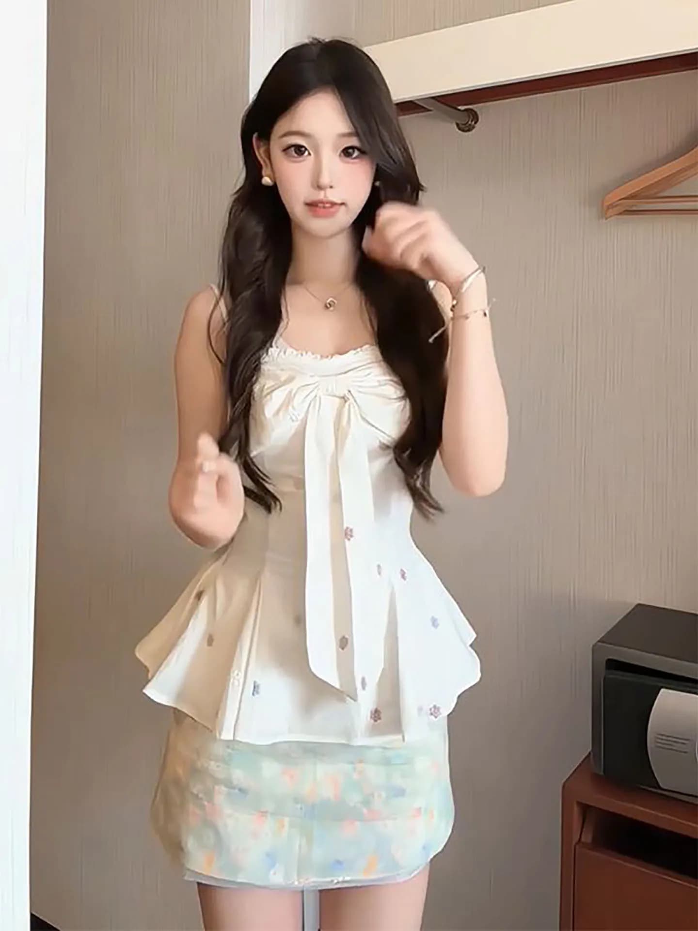 Set Romantico Floreale con Gonna Corta a Vita Alta e Top Corto Plissettato con Nodo, Completo Due Pezzi Estivo per Ragazze